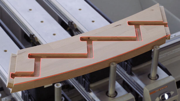 CNC Fräse zeigt Wange mit Laser