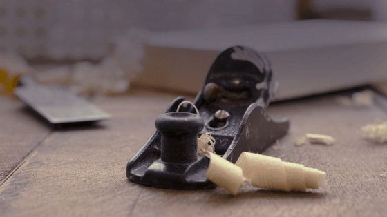 Hobel mit Holzspäne
